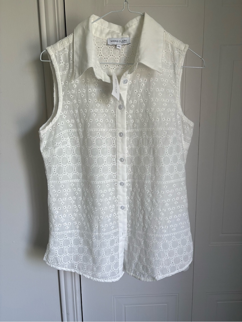 100% cotton Eyelet Sleeveless Button-Down Shirt